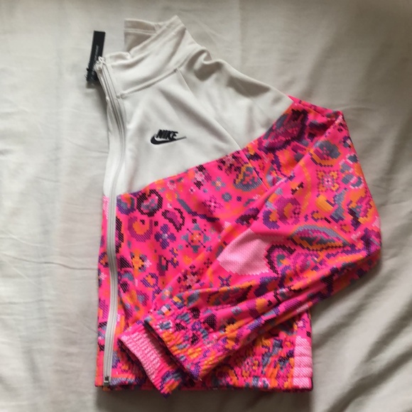 Nike Women's Sportswear Floral Printed Jacket 🧥 - Picture 9 of 9
